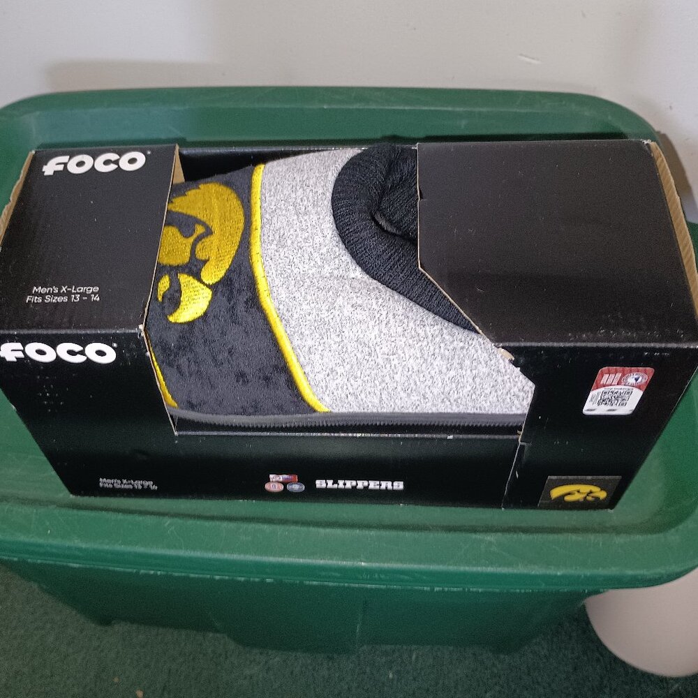 NEW Men's FOCO Iowa Hawkeyes Cup Sole Slippers X Large 13-14